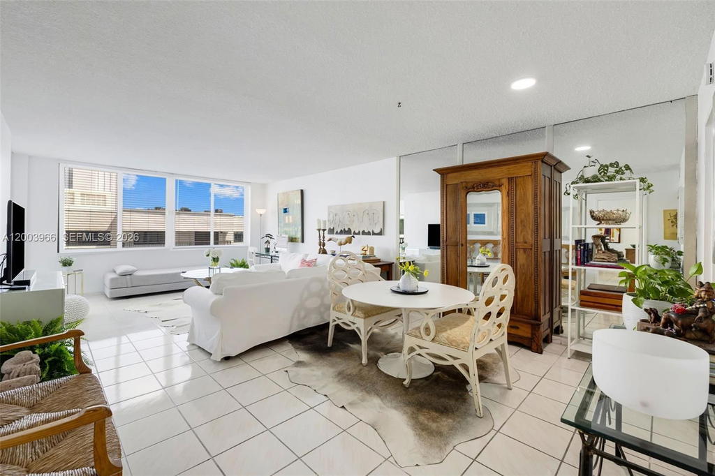 Real estate property located at 5401 Collins Ave #611, Miami-dade, The Carriage House Condo, Miami Beach, FL