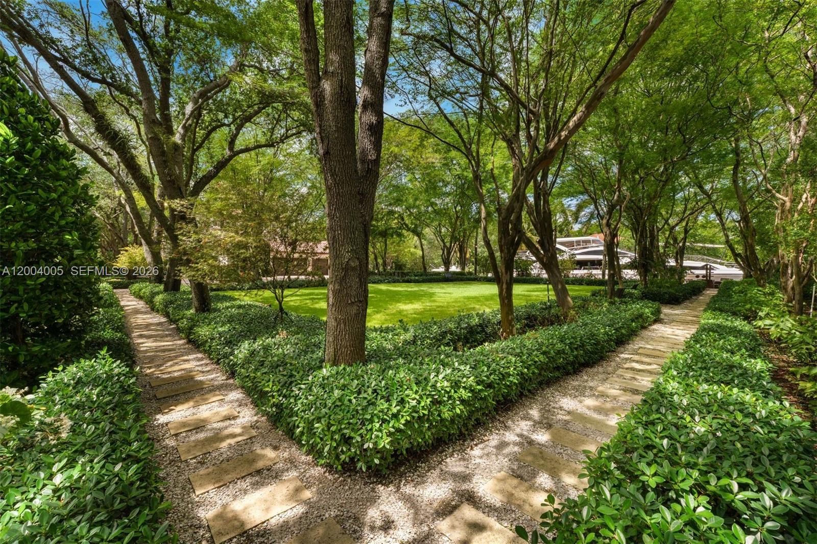 Real estate property located at 255 Cocoplum Rd, Miami-dade, Cocoplum Sec 1, Coral Gables, FL