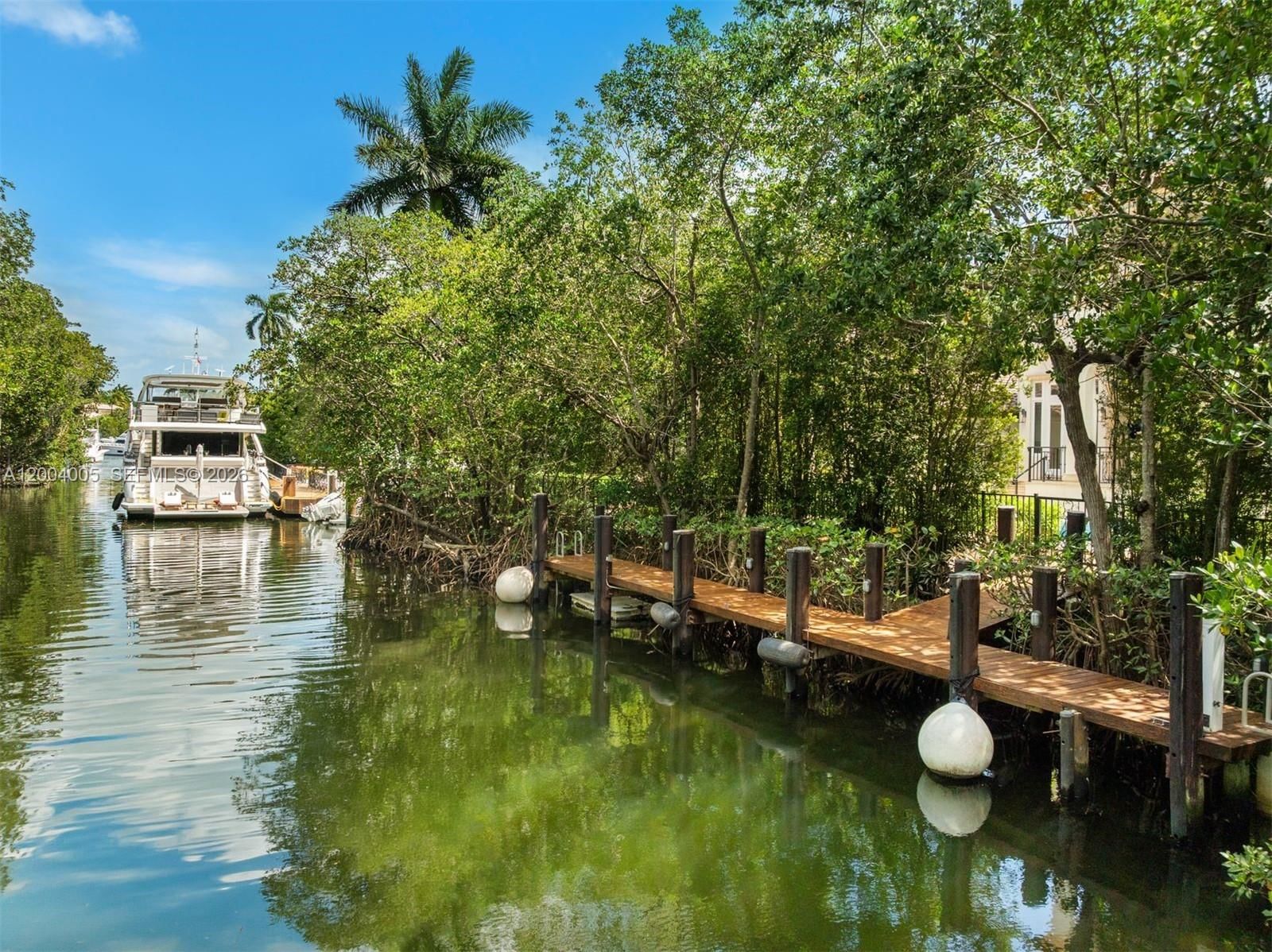 Real estate property located at 255 Cocoplum Rd, Miami-dade, Cocoplum Sec 1, Coral Gables, FL