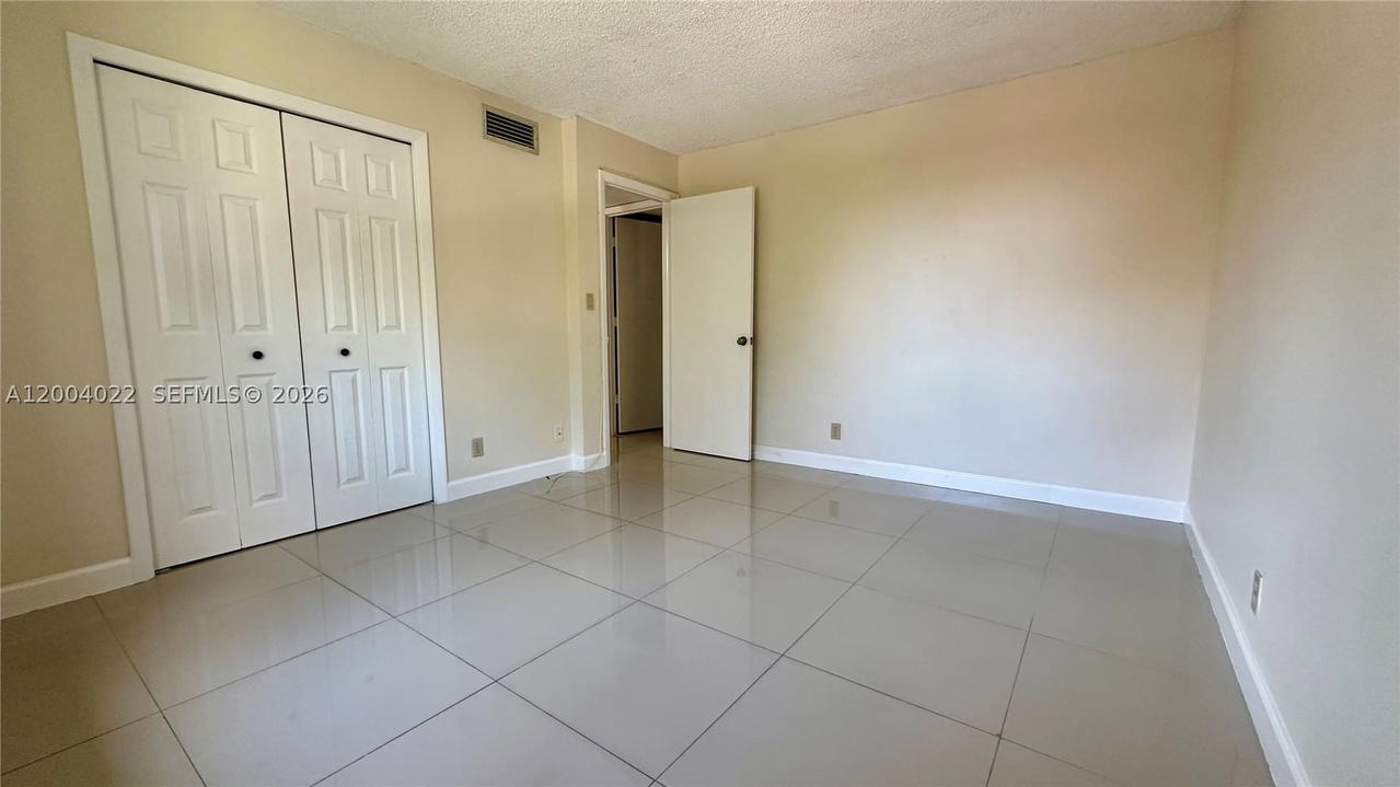 Real estate property located at 16210 Laurel Dr #203, Broward, Saddle Club Garden Apts A, Weston, FL