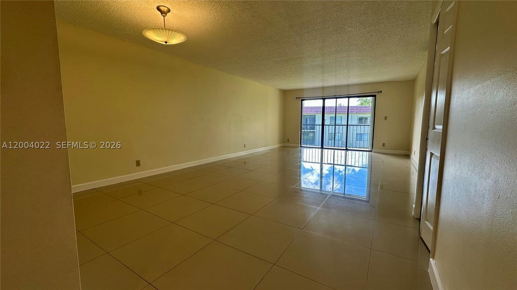 Real estate property located at 16210 Laurel Dr #203, Broward, Saddle Club Garden Apts A, Weston, FL