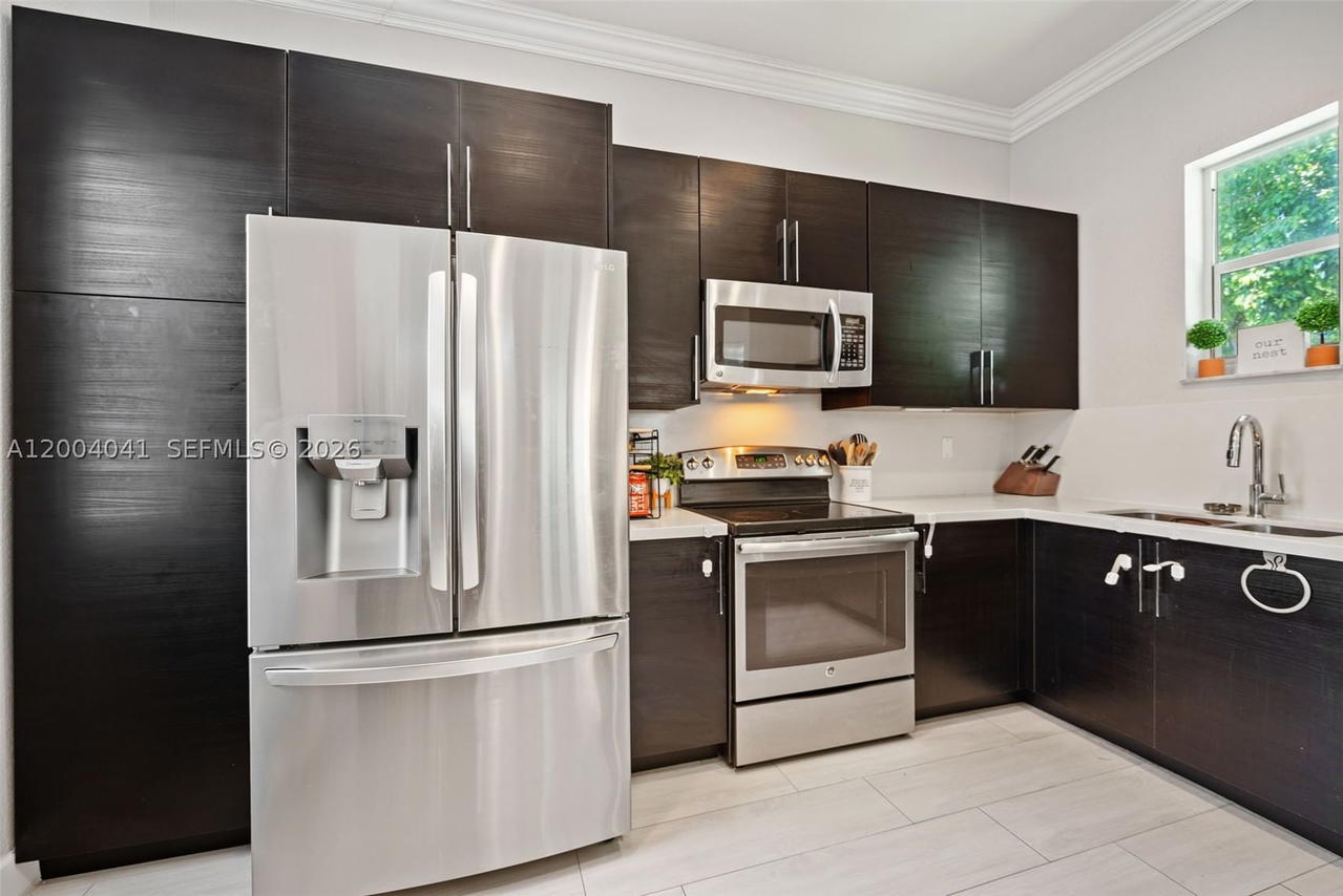 Real estate property located at 4301 160th Ave #207, Broward, Courtyards Three Condo, Miramar, FL