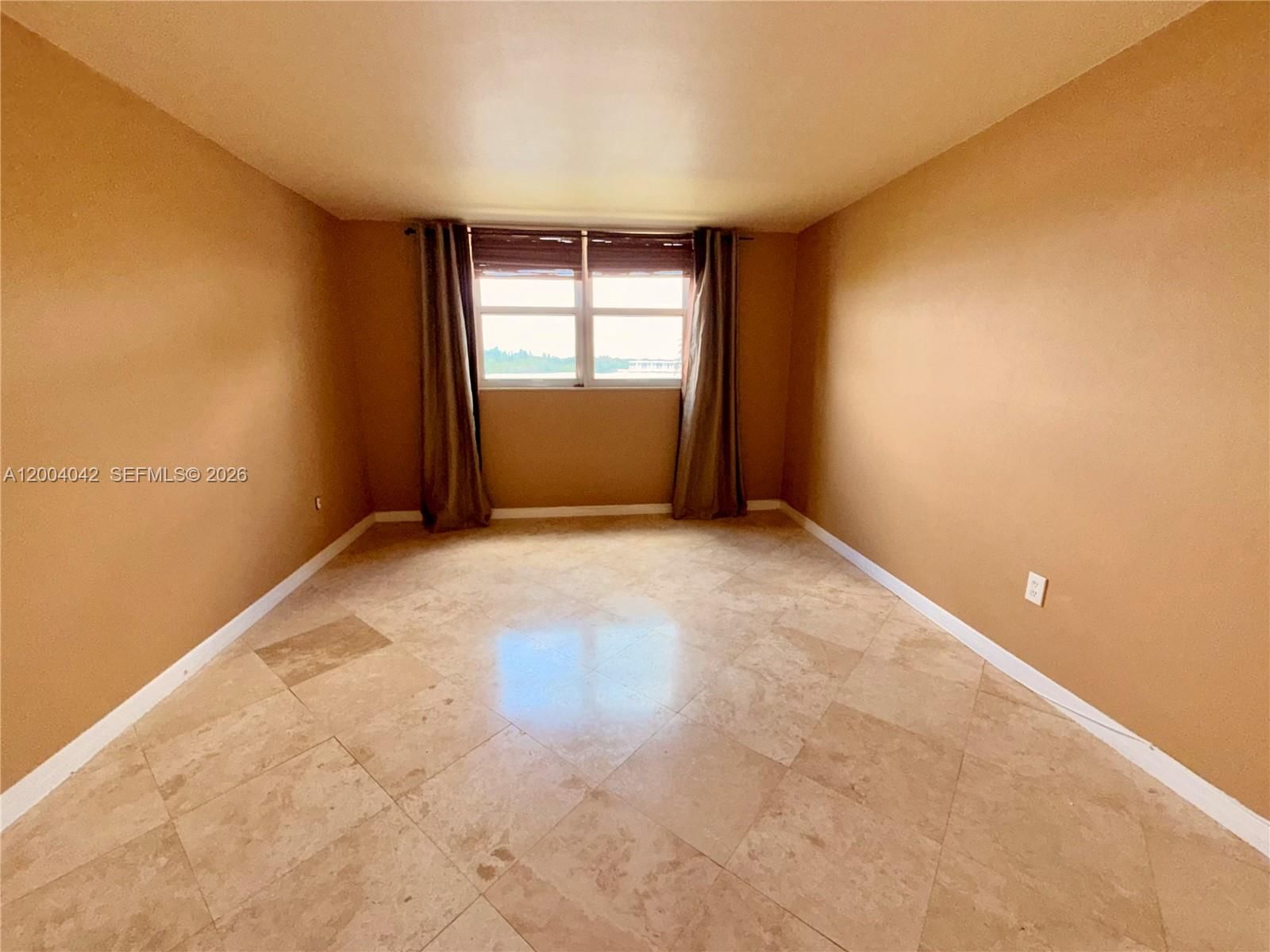 Real estate property located at 1075 Miami Gardens Dr #306, Miami-dade, Royal Bahamian West, Miami, FL