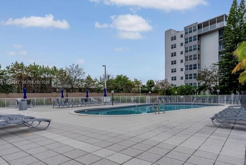 Real estate property located at 1075 Miami Gardens Dr #306, Miami-dade, Royal Bahamian West, Miami, FL