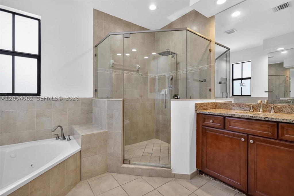 Real estate property located at 8895 100th Pl, Miami-dade, Isles At Grand Bay, Doral, FL