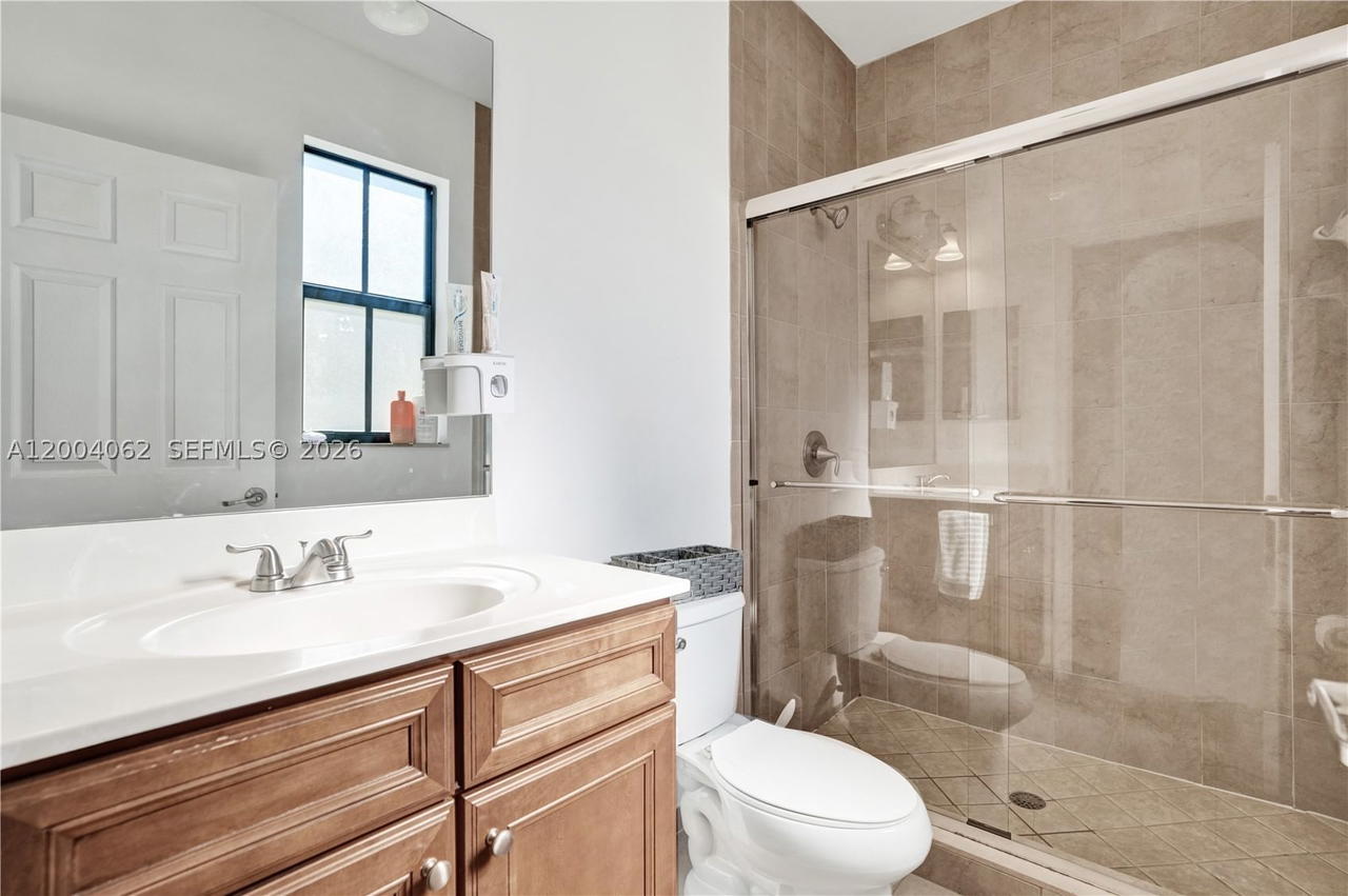 Real estate property located at 8895 100th Pl, Miami-dade, Isles At Grand Bay, Doral, FL