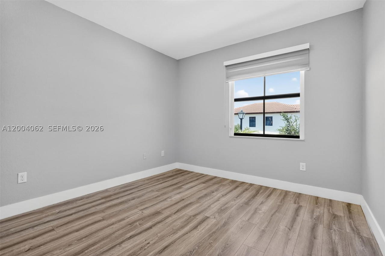Real estate property located at 8895 100th Pl, Miami-dade, Isles At Grand Bay, Doral, FL
