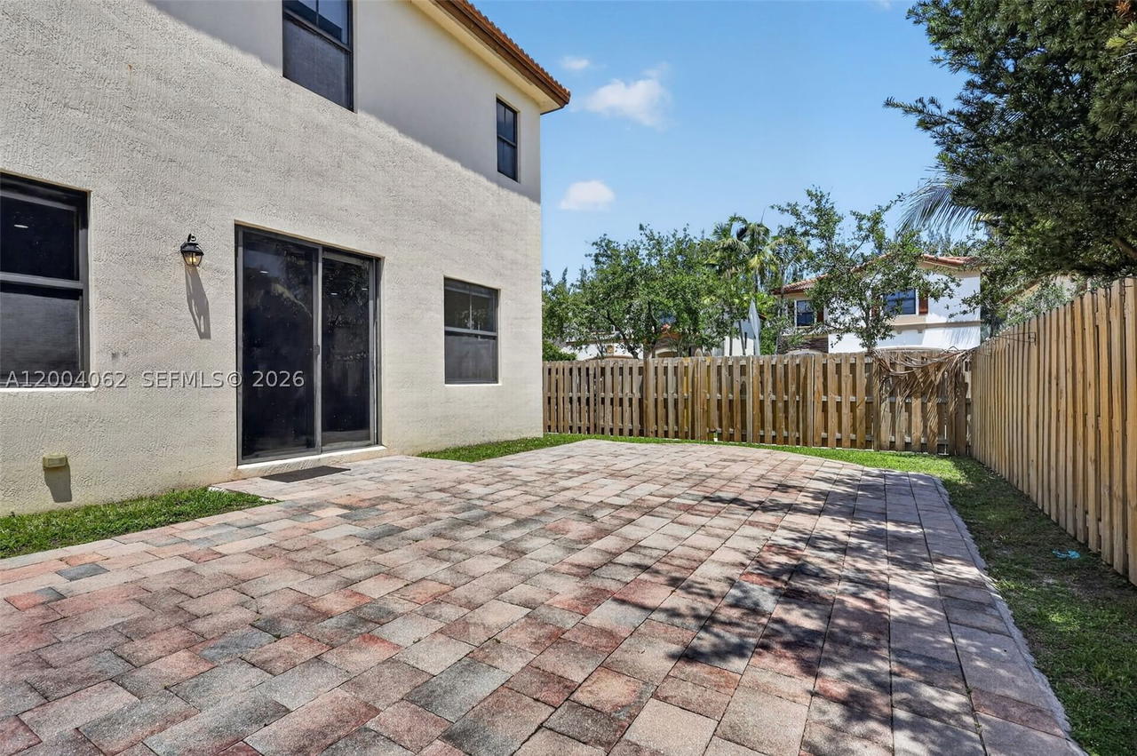 Real estate property located at 8895 100th Pl, Miami-dade, Isles At Grand Bay, Doral, FL