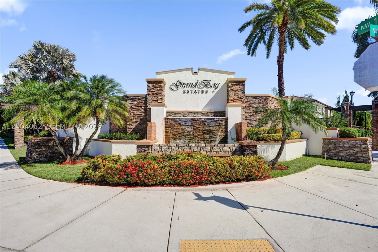 Real estate property located at 8895 100th Pl, Miami-dade, Isles At Grand Bay, Doral, FL