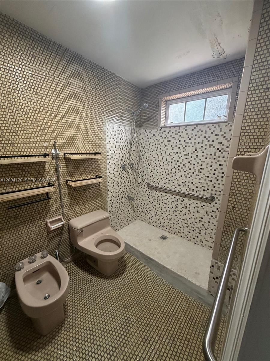 Real estate property located at 10910 40th St, Miami-dade, Westwood Lake 2nd Addn, Miami, FL