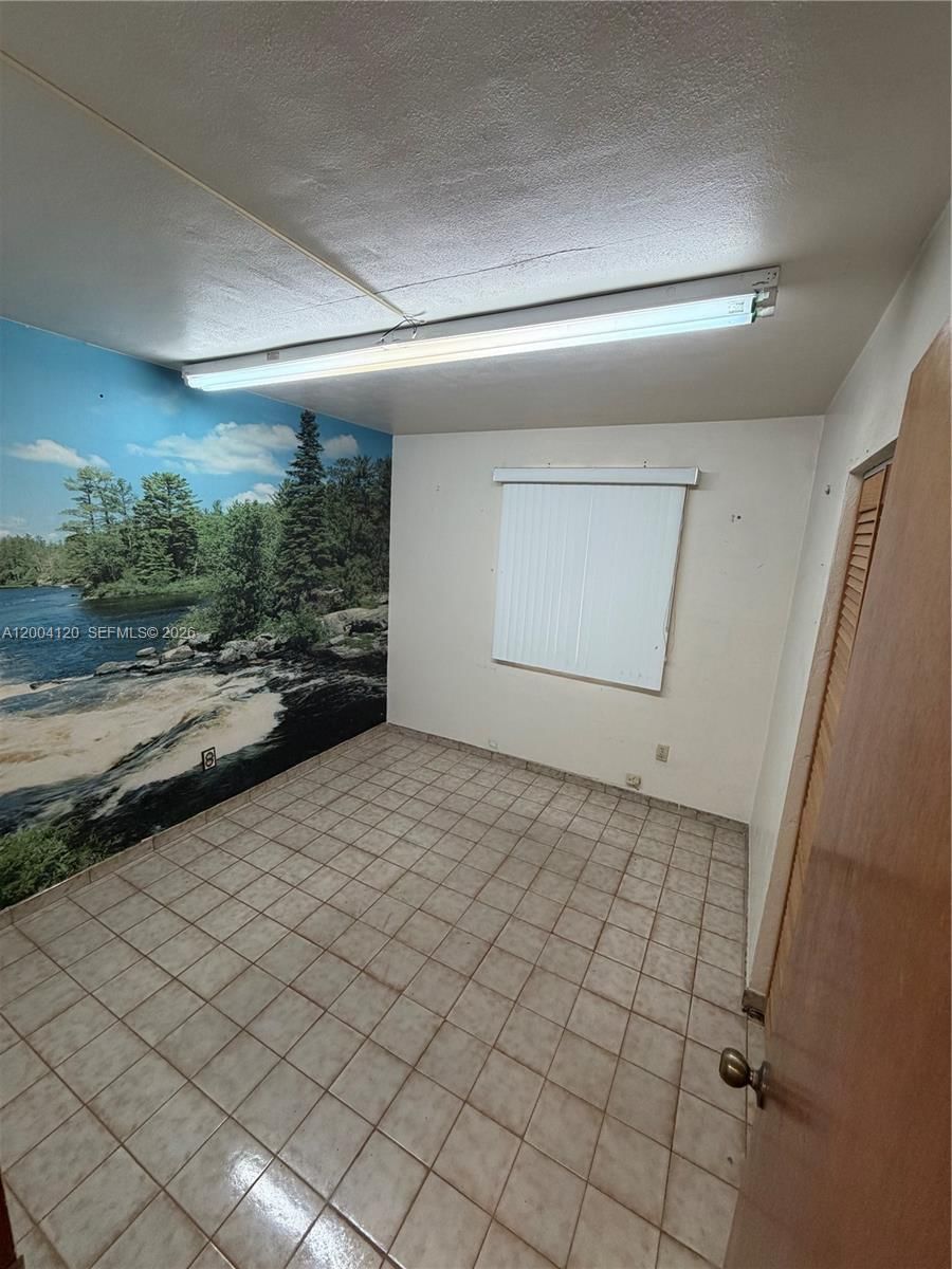 Real estate property located at 10910 40th St, Miami-dade, Westwood Lake 2nd Addn, Miami, FL