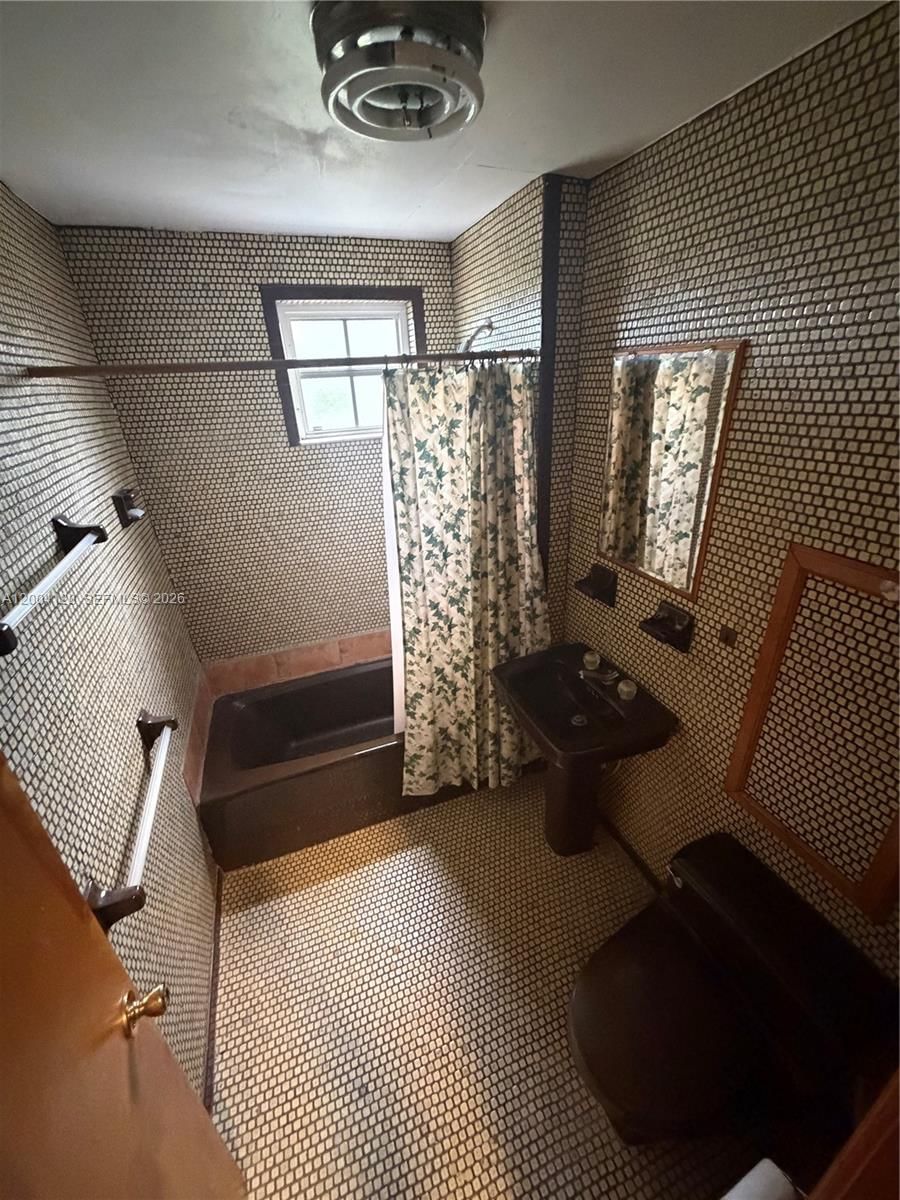 Real estate property located at 10910 40th St, Miami-dade, Westwood Lake 2nd Addn, Miami, FL