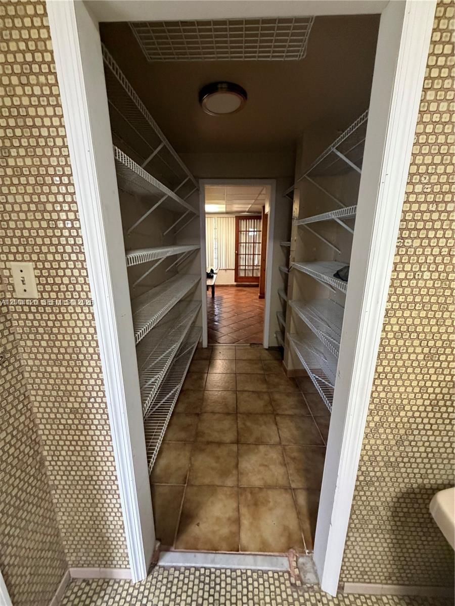 Real estate property located at 10910 40th St, Miami-dade, Westwood Lake 2nd Addn, Miami, FL