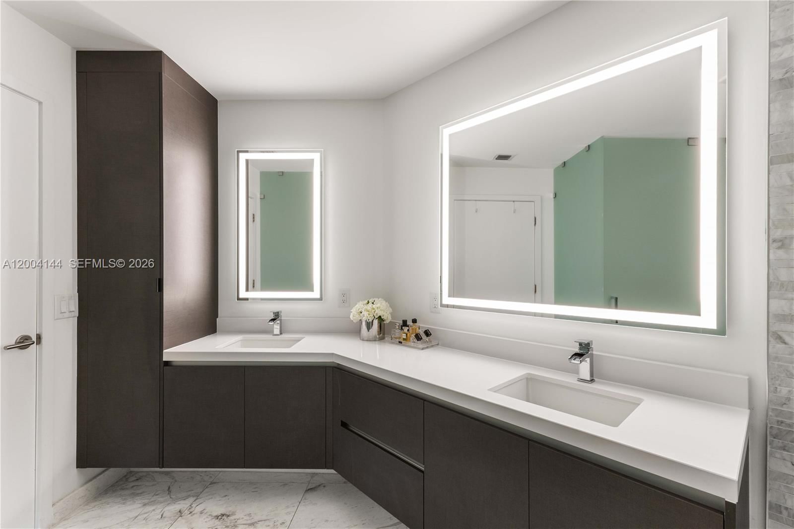 Real estate property located at 851 1st Ave #4405, Miami-dade, Paramount Miami World, Miami, FL