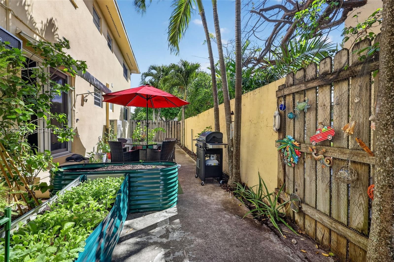 Real estate property located at 1820 Venice Park Dr #102, Miami-dade, Venice Park, North Miami, FL