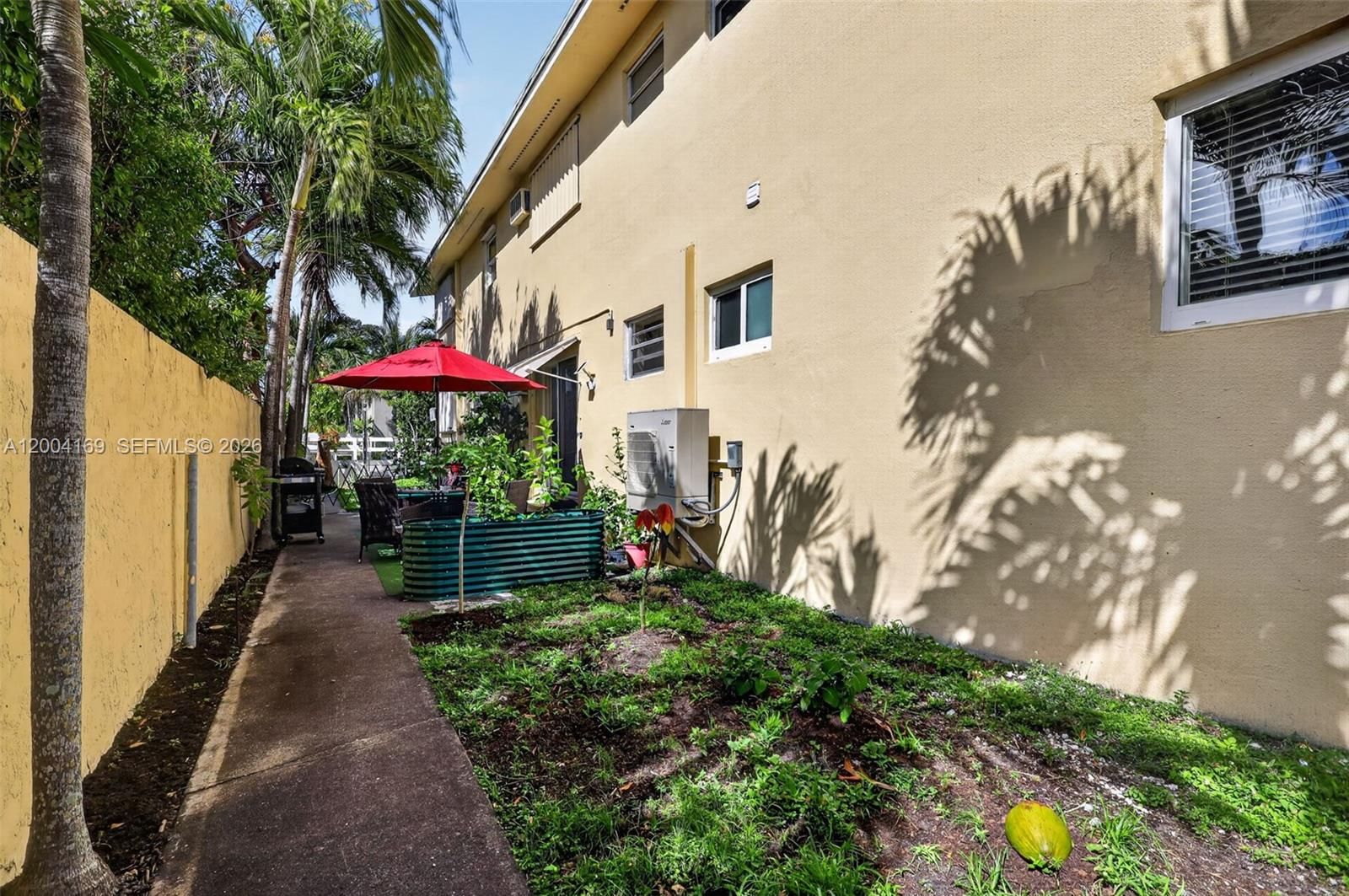 Real estate property located at 1820 Venice Park Dr #102, Miami-dade, Venice Park, North Miami, FL