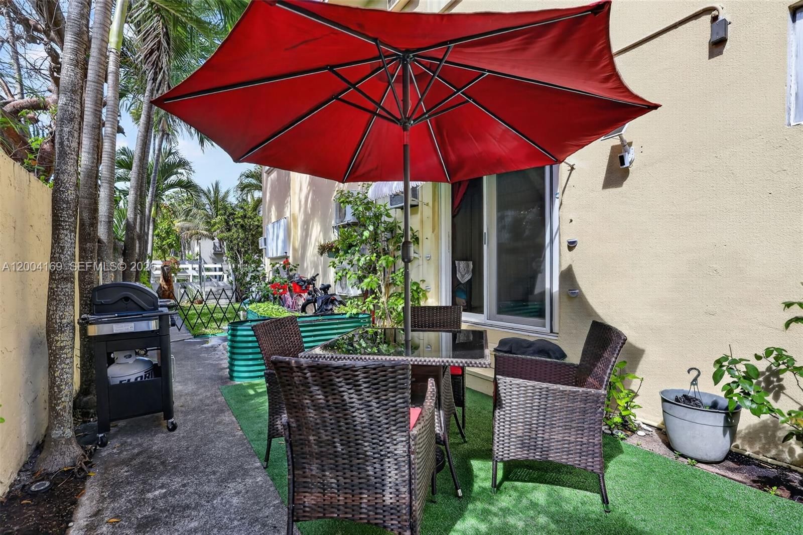 Real estate property located at 1820 Venice Park Dr #102, Miami-dade, Venice Park, North Miami, FL