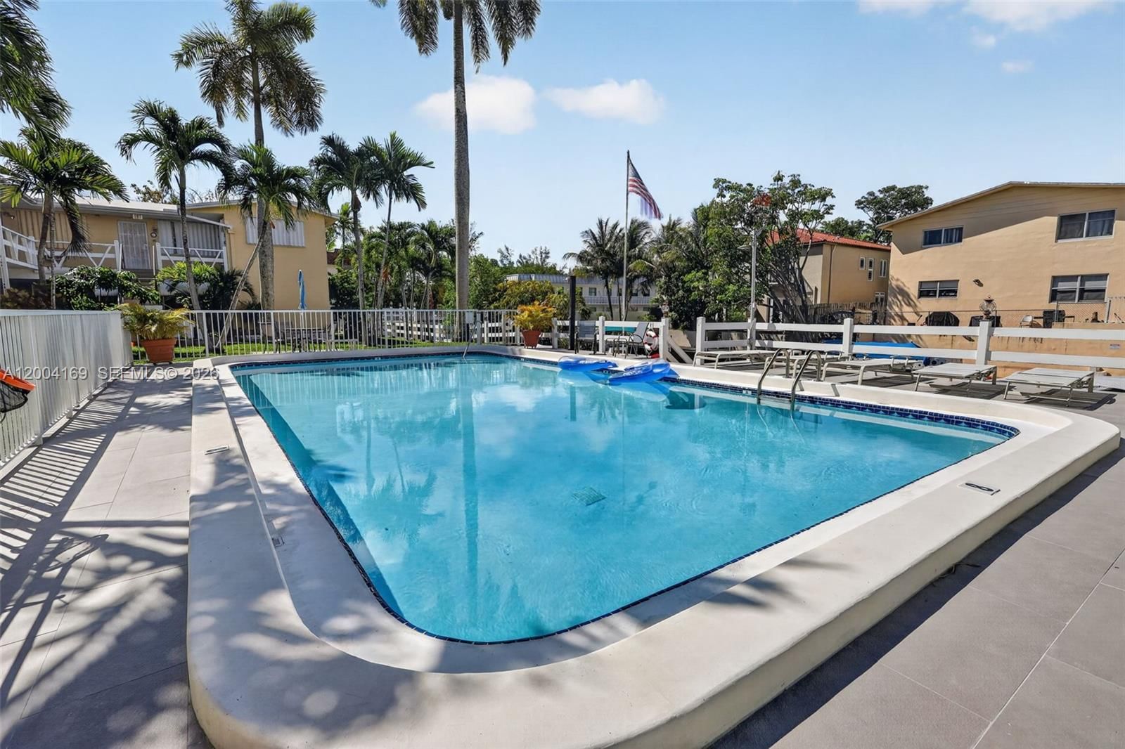 Real estate property located at 1820 Venice Park Dr #102, Miami-dade, Venice Park, North Miami, FL