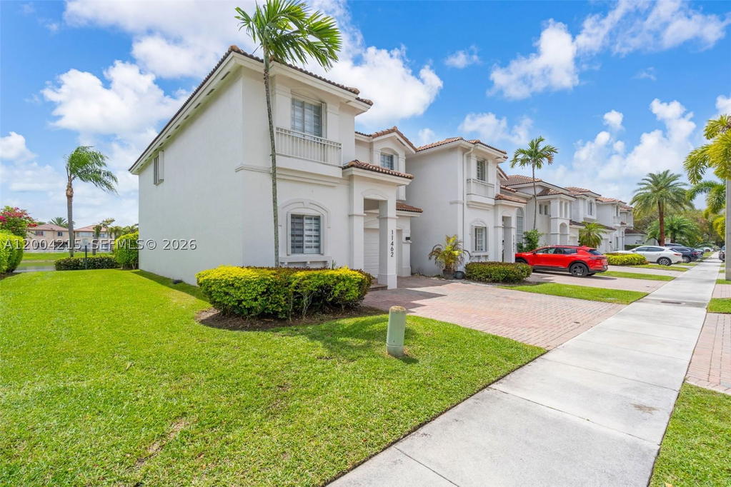 Real estate property located at 11462 69th Ter, Miami-dade, Doral Isles St Lucia, Doral, FL