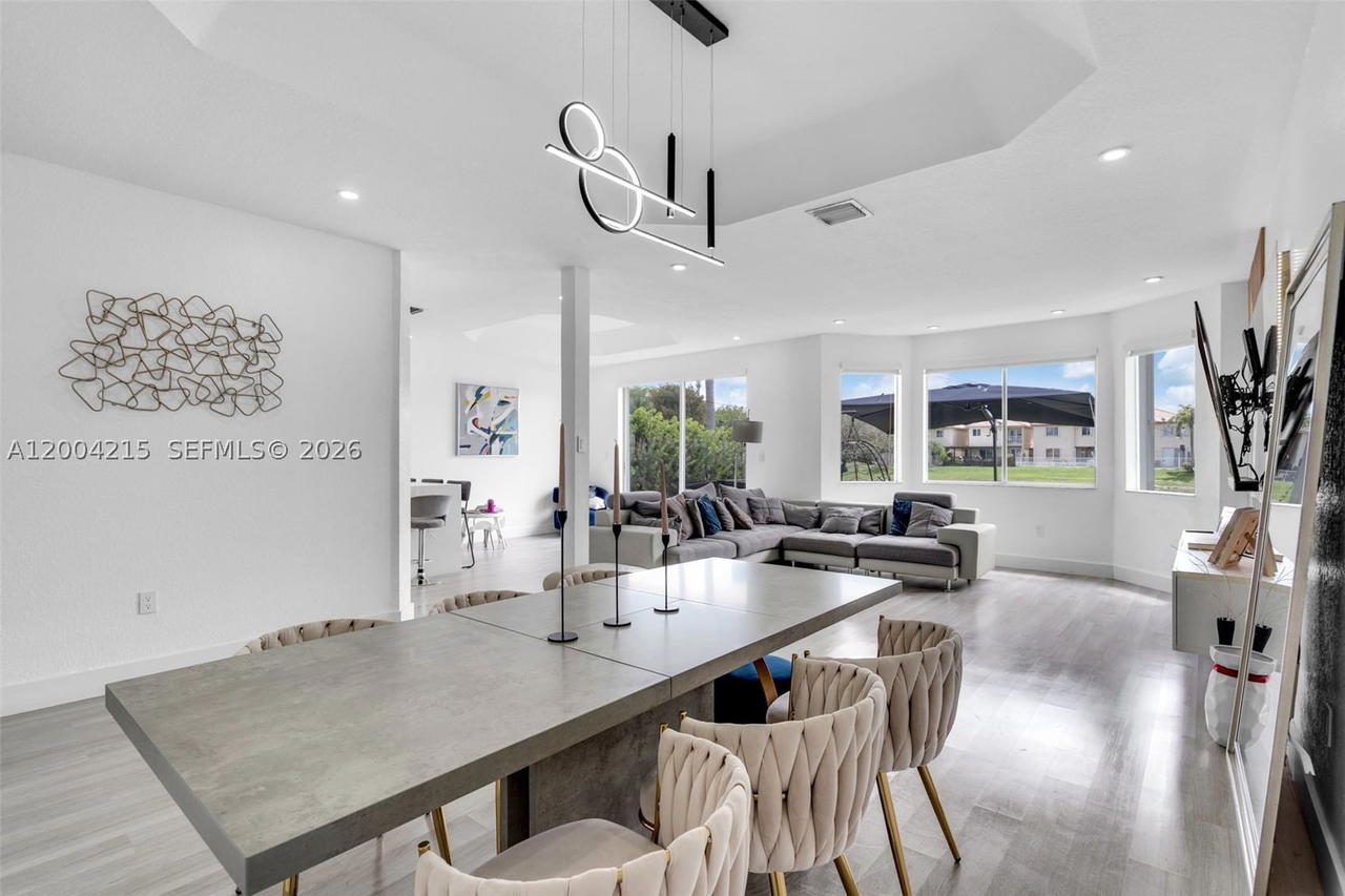 Real estate property located at 11462 69th Ter, Miami-dade, Doral Isles St Lucia, Doral, FL