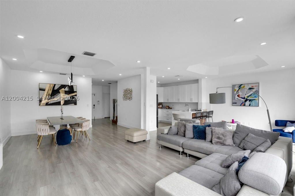 Real estate property located at 11462 69th Ter, Miami-dade, Doral Isles St Lucia, Doral, FL