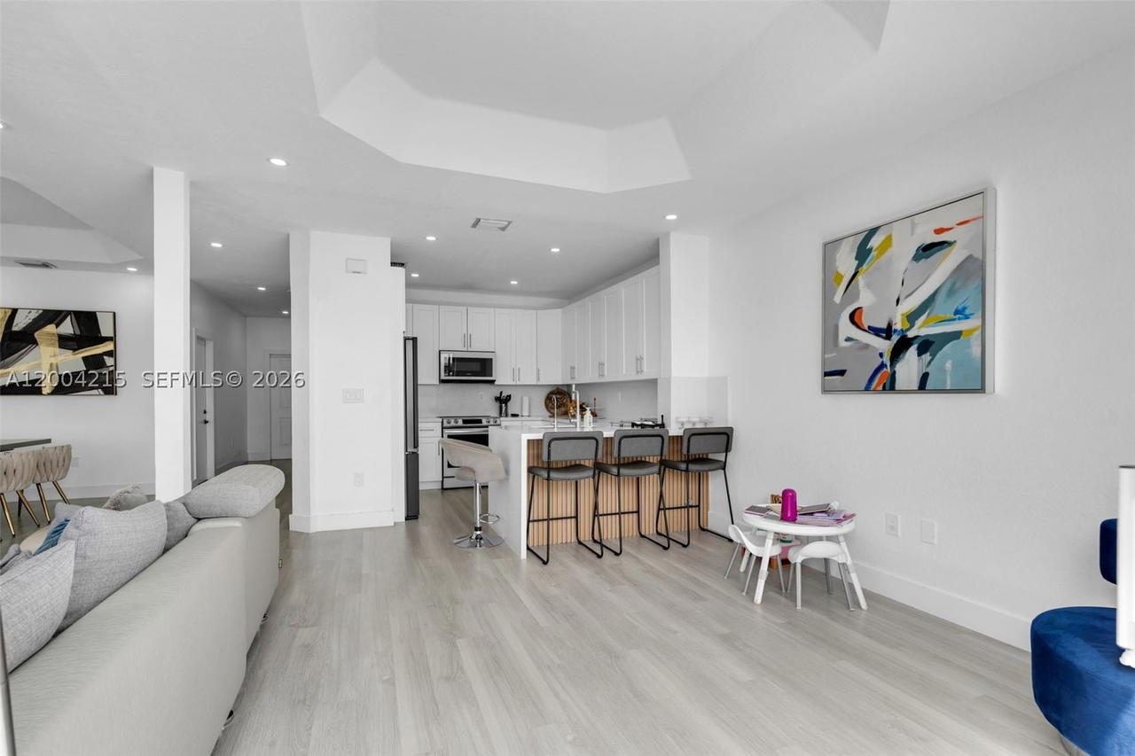 Real estate property located at 11462 69th Ter, Miami-dade, Doral Isles St Lucia, Doral, FL