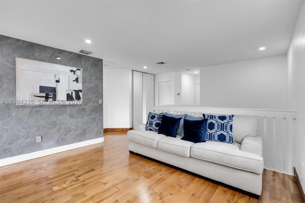 Real estate property located at 11462 69th Ter, Miami-dade, Doral Isles St Lucia, Doral, FL