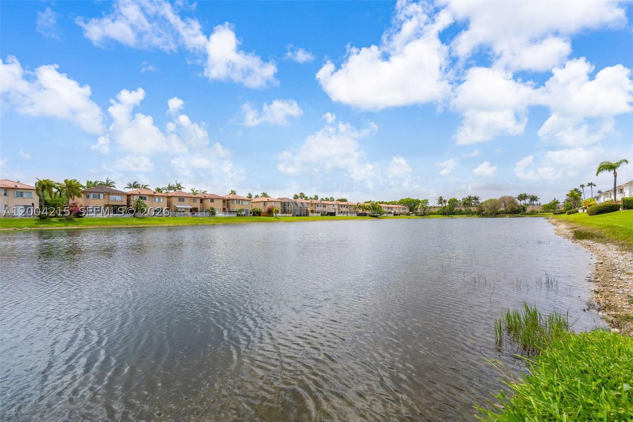 Real estate property located at 11462 69th Ter, Miami-dade, Doral Isles St Lucia, Doral, FL