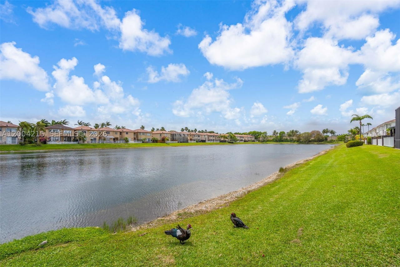 Real estate property located at 11462 69th Ter, Miami-dade, Doral Isles St Lucia, Doral, FL