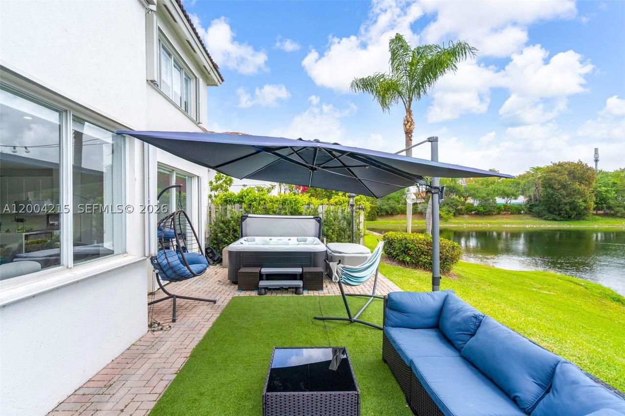 Real estate property located at 11462 69th Ter, Miami-dade, Doral Isles St Lucia, Doral, FL