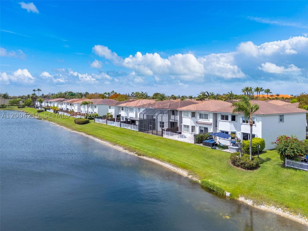 Real estate property located at 11462 69th Ter, Miami-dade, Doral Isles St Lucia, Doral, FL