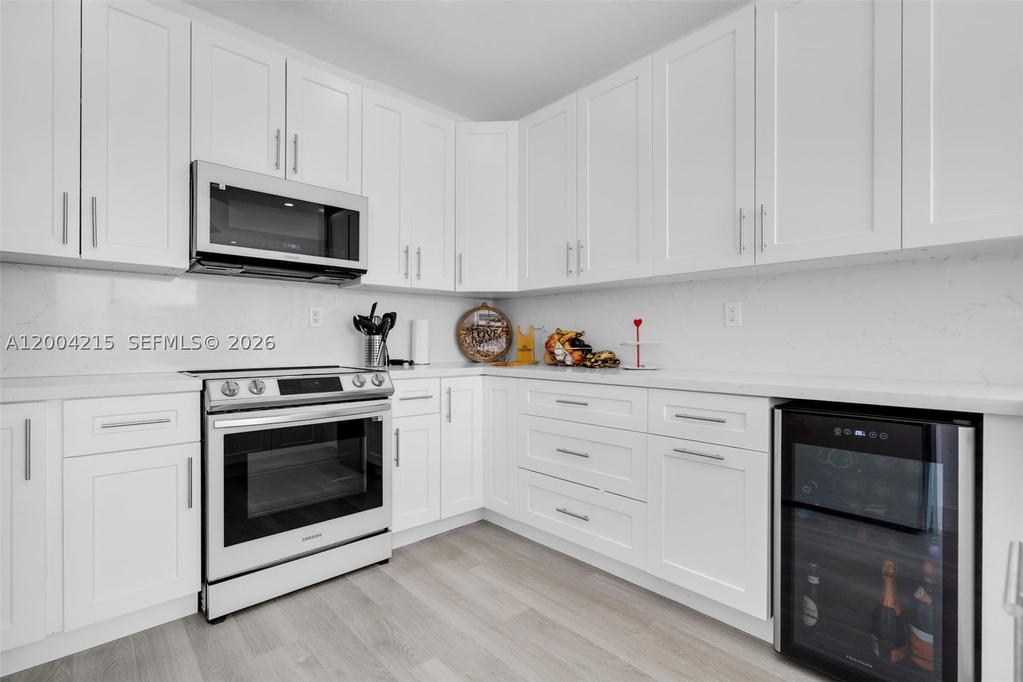 Real estate property located at 11462 69th Ter, Miami-dade, Doral Isles St Lucia, Doral, FL