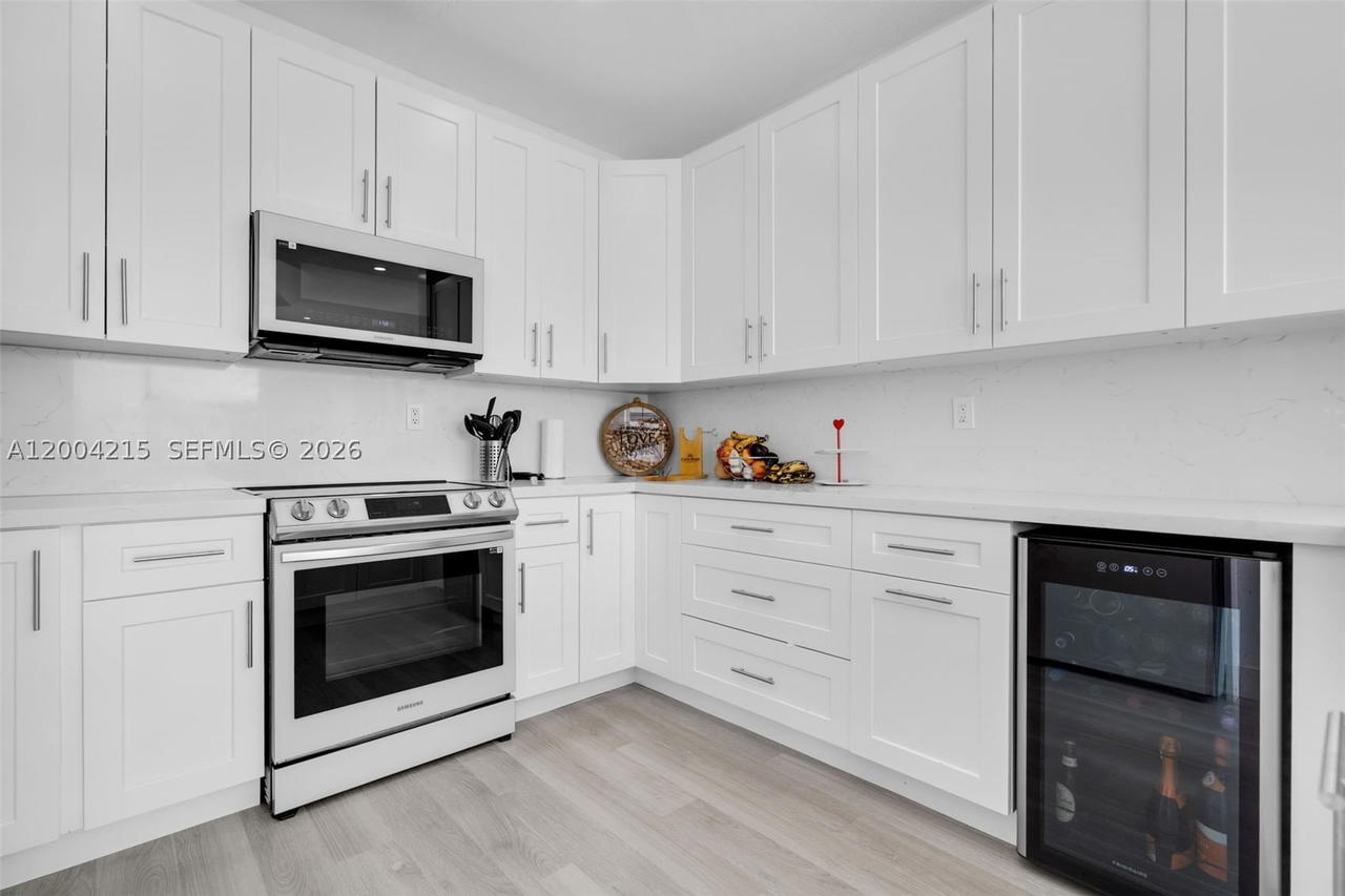 Real estate property located at 11462 69th Ter, Miami-dade, Doral Isles St Lucia, Doral, FL
