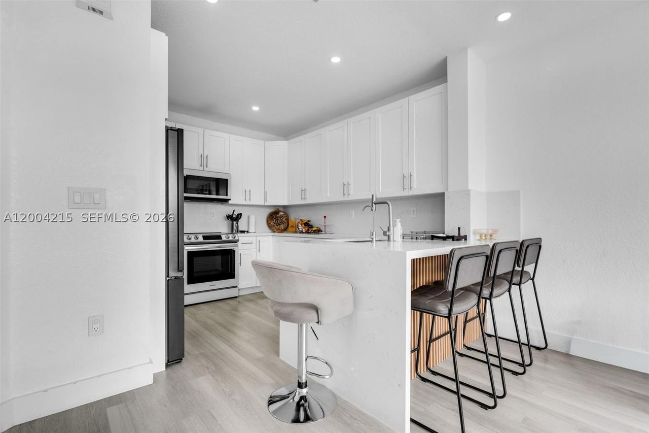 Real estate property located at 11462 69th Ter, Miami-dade, Doral Isles St Lucia, Doral, FL