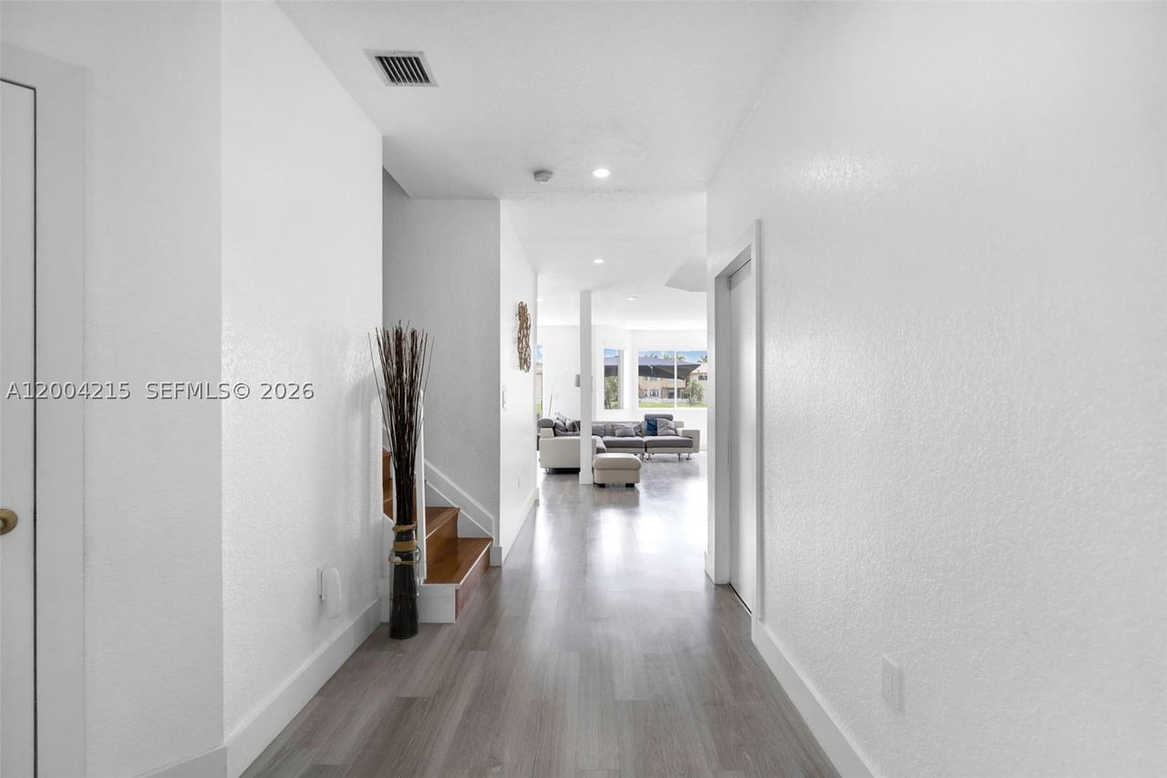 Real estate property located at 11462 69th Ter, Miami-dade, Doral Isles St Lucia, Doral, FL