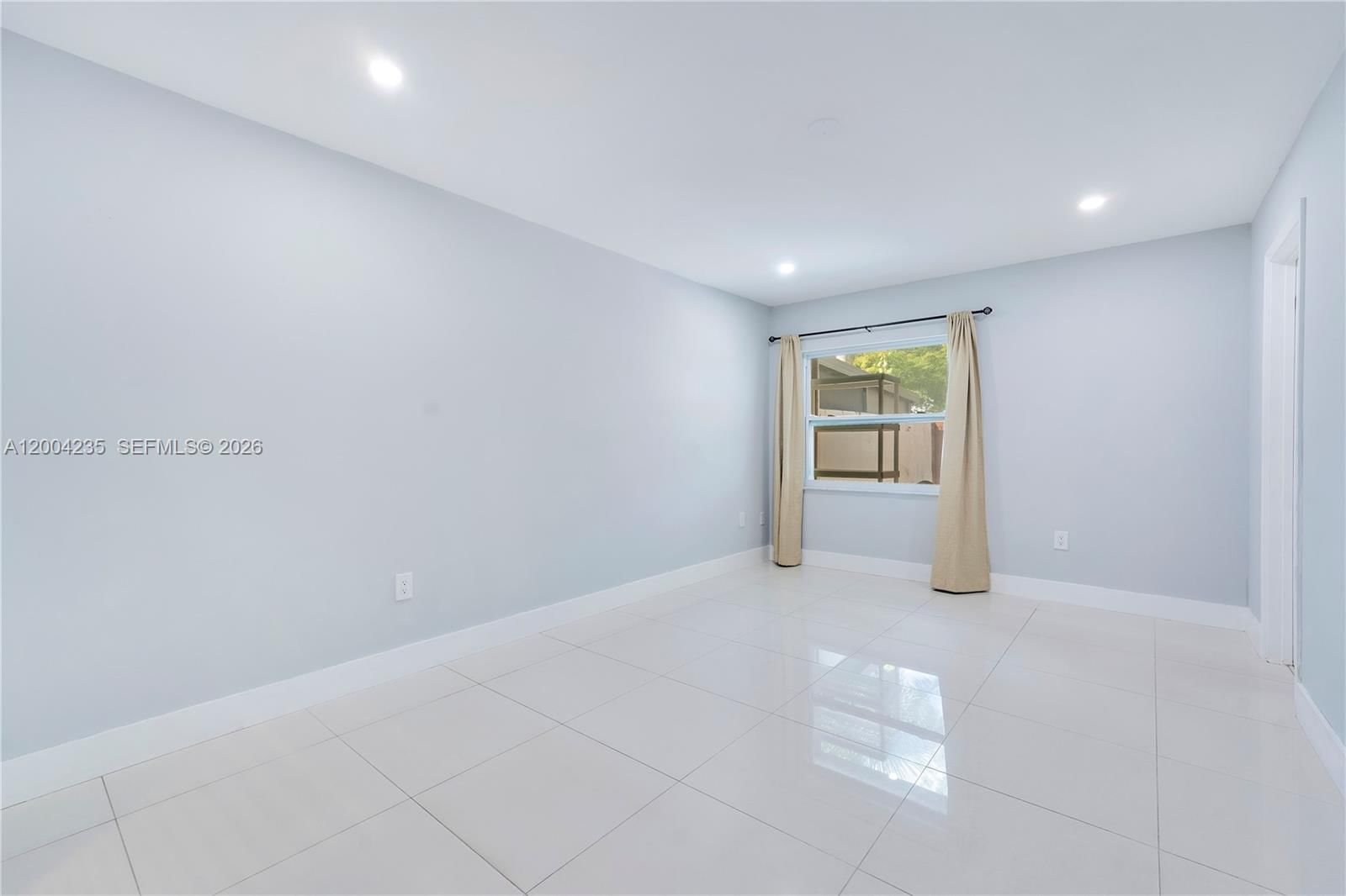 Real estate property located at 5222 139th Pl, Miami-dade, Bent Tree Center, Miami, FL