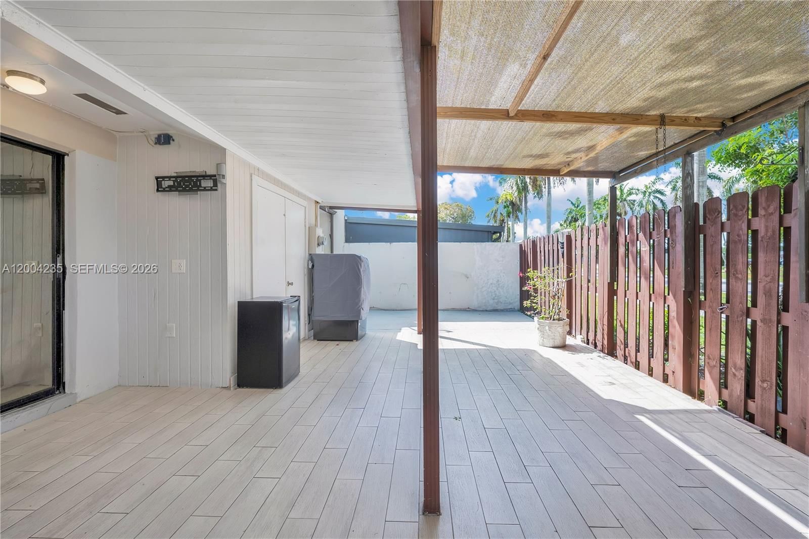 Real estate property located at 5222 139th Pl, Miami-dade, Bent Tree Center, Miami, FL