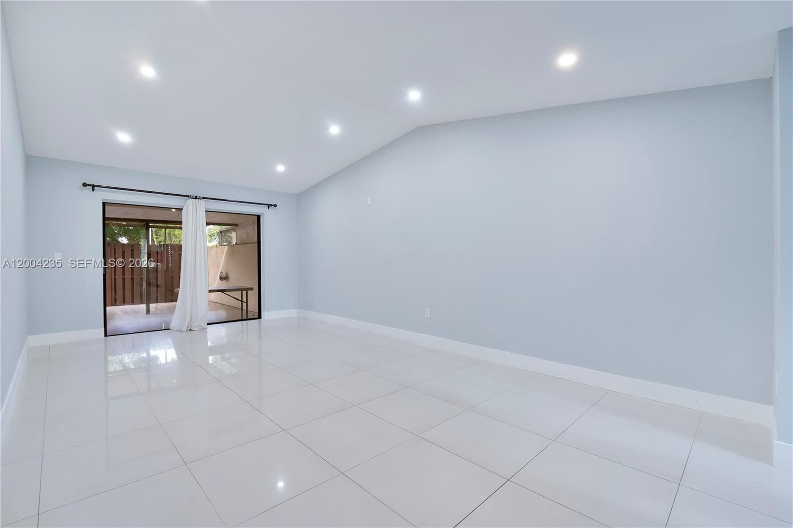 Real estate property located at 5222 139th Pl, Miami-dade, Bent Tree Center, Miami, FL