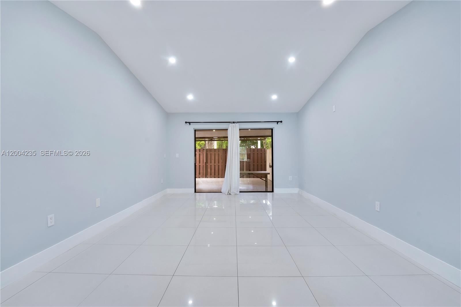 Real estate property located at 5222 139th Pl, Miami-dade, Bent Tree Center, Miami, FL