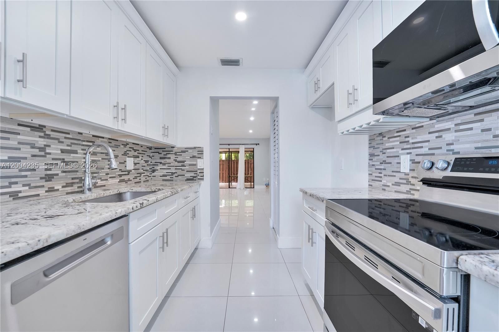 Real estate property located at 5222 139th Pl, Miami-dade, Bent Tree Center, Miami, FL