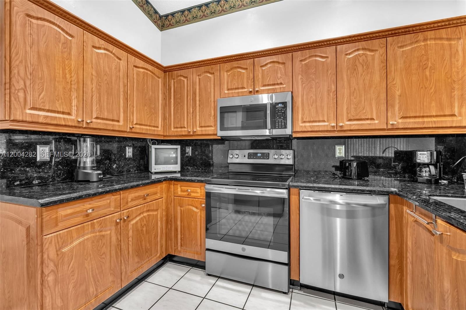 Real estate property located at 1600 Salerno Cir, Broward, Sectors 3 & 4 Boundary Pl, Weston, FL