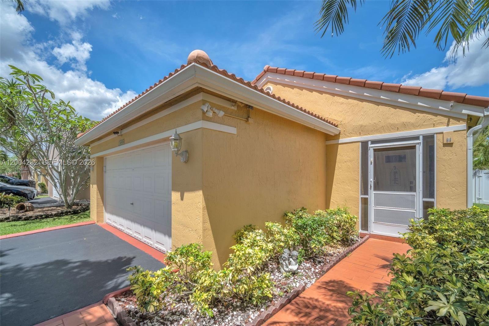Real estate property located at 1600 Salerno Cir, Broward, Sectors 3 & 4 Boundary Pl, Weston, FL