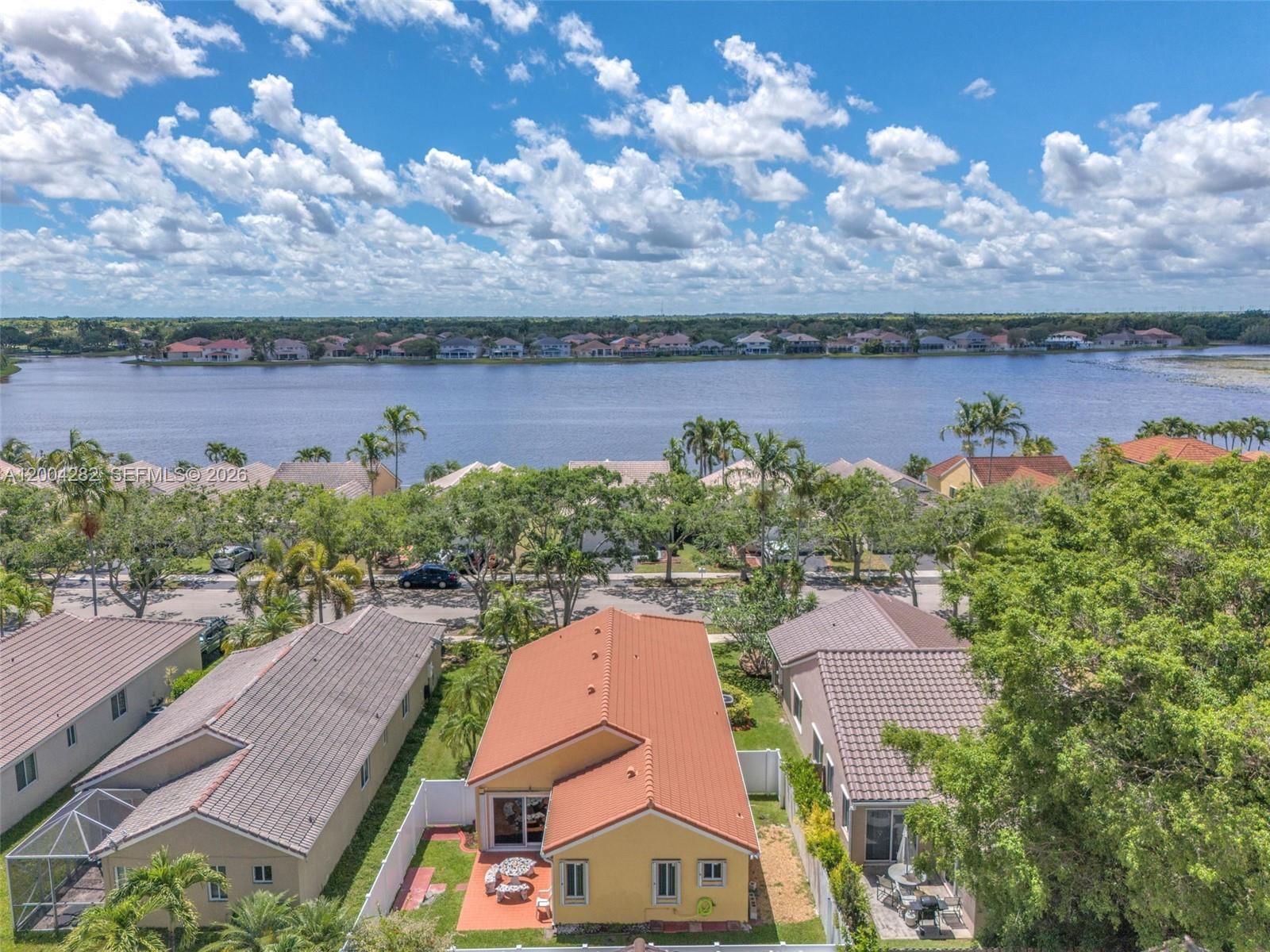 Real estate property located at 1600 Salerno Cir, Broward, Sectors 3 & 4 Boundary Pl, Weston, FL