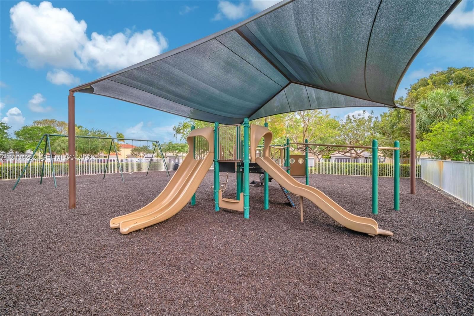 Real estate property located at 1600 Salerno Cir, Broward, Sectors 3 & 4 Boundary Pl, Weston, FL