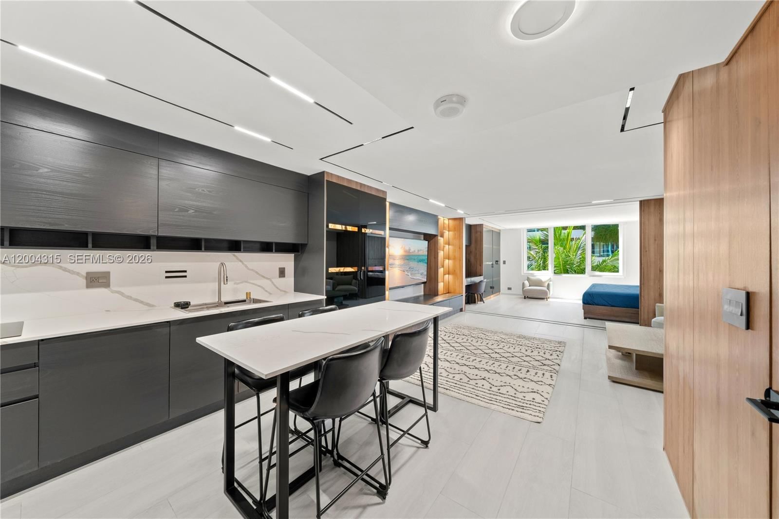 Real estate property located at 2301 Collins Ave #432, Miami-dade, Roney Palace Condo, Miami Beach, FL