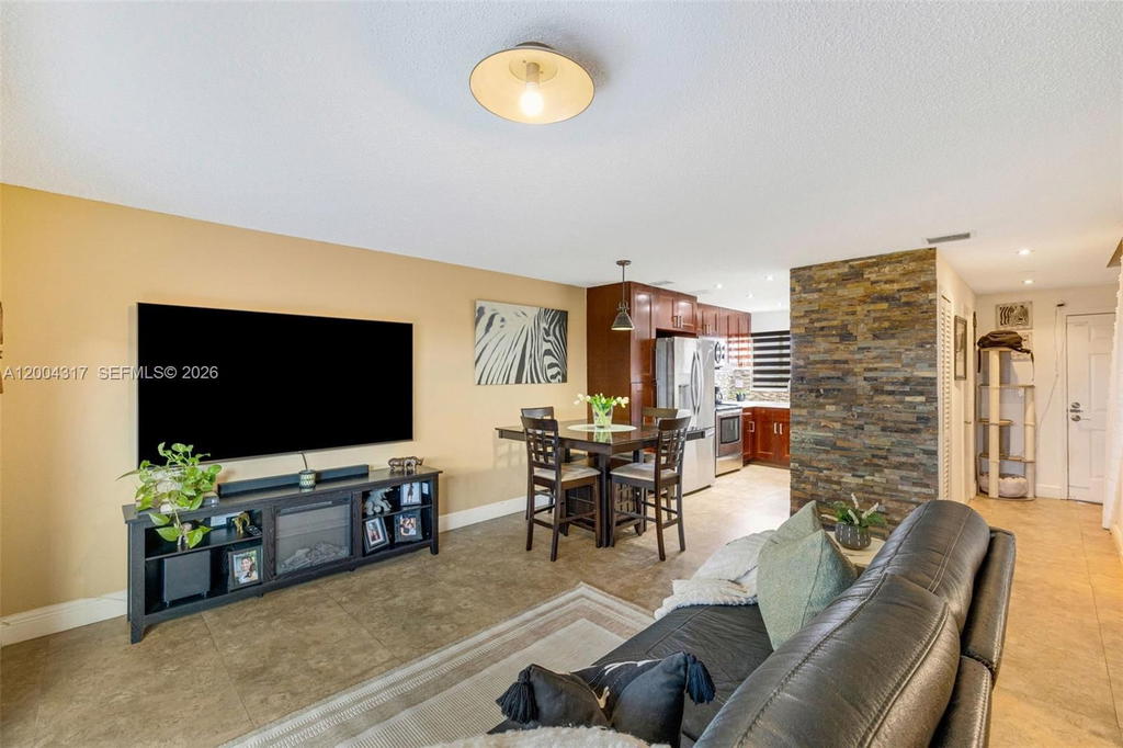 Real estate property located at 8055 8th St #5, Miami-dade, Paradise Villas Condo, Miami, FL