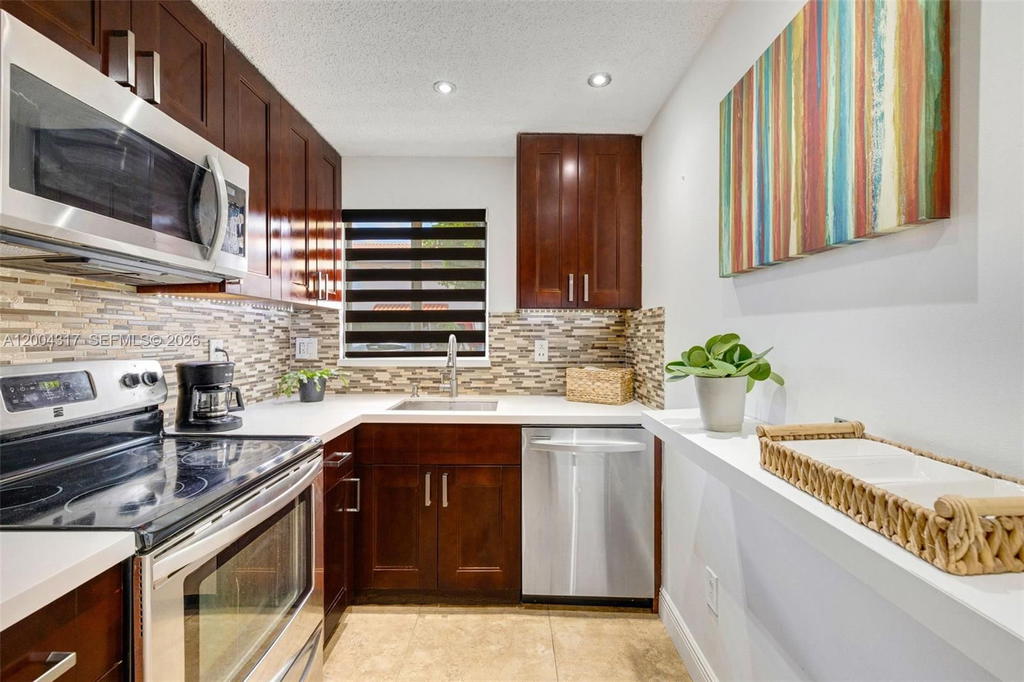 Real estate property located at 8055 8th St #5, Miami-dade, Paradise Villas Condo, Miami, FL