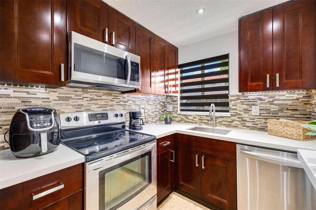 Real estate property located at 8055 8th St #5, Miami-dade, Paradise Villas Condo, Miami, FL