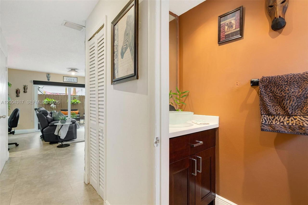Real estate property located at 8055 8th St #5, Miami-dade, Paradise Villas Condo, Miami, FL