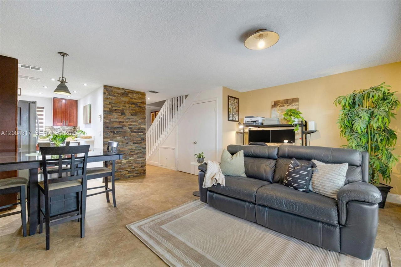 Real estate property located at 8055 8th St #5, Miami-dade, Paradise Villas Condo, Miami, FL